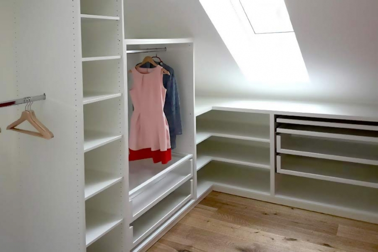 M&ouml;belbau &mdash; begehbarer Schrank